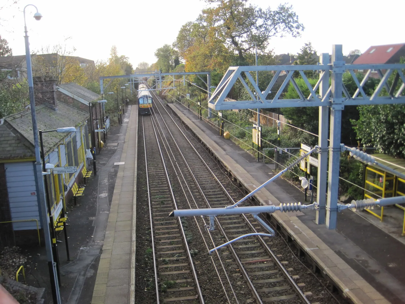 Photo showing: Eccleston Park railway station, Merseyside