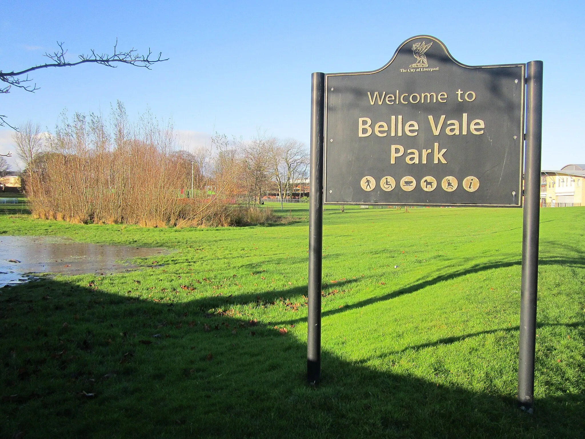 Photo showing: Photo taken at Belle Vale Park, Liverpool, England.