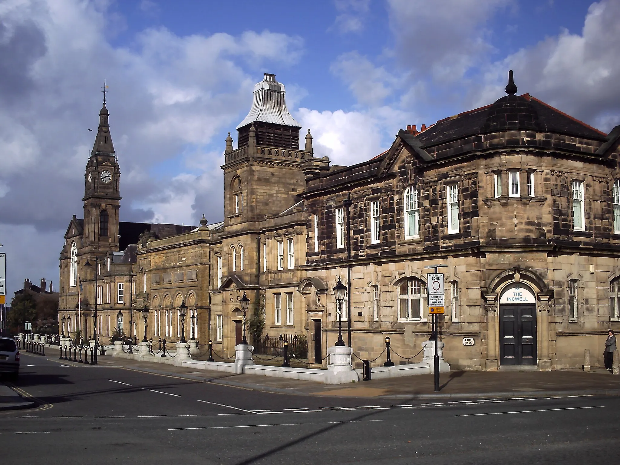 Photo showing: Bootle Town Hall