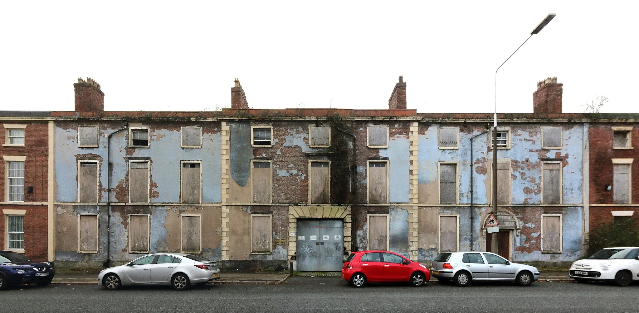 Photo showing: Grade II listed houses, 1830s. Composite image taken across Everton Road of the former drill hall of the 19th Lancashire Volunteers, later a TA centre and karate club.