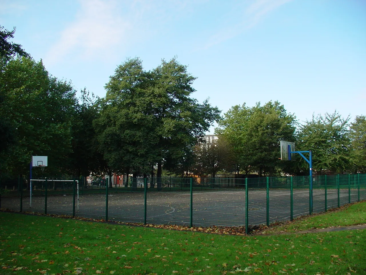 Photo showing: Basketball court near Douro Street, Liverpool L5.