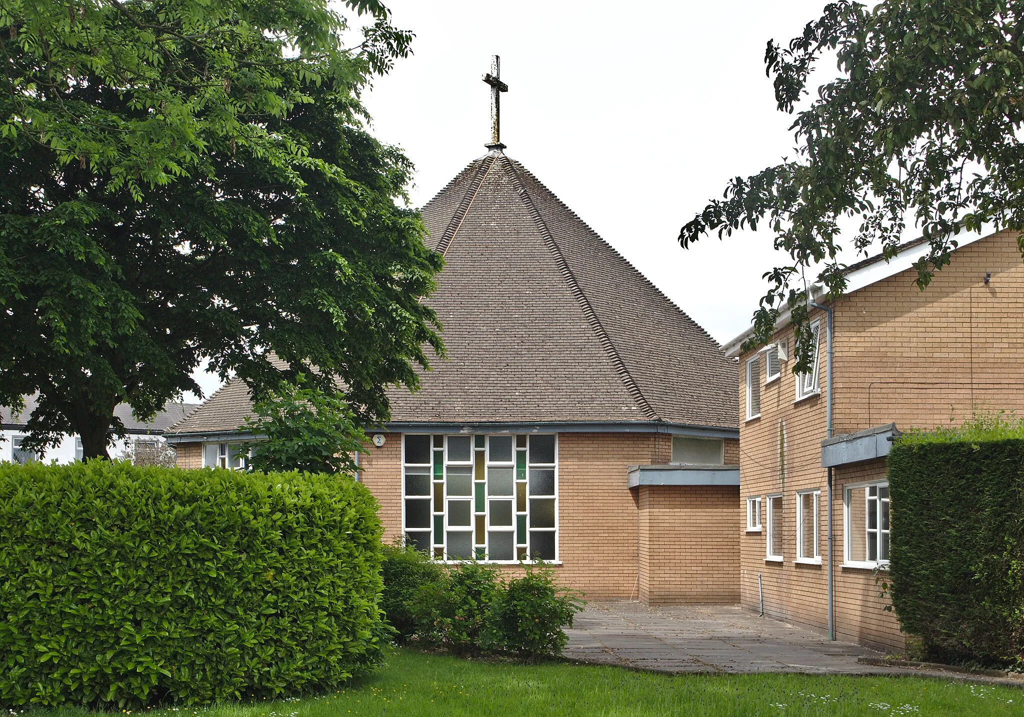 Photo showing: East side of St David's Church, Newton-le-WiIllows,and its presbytery