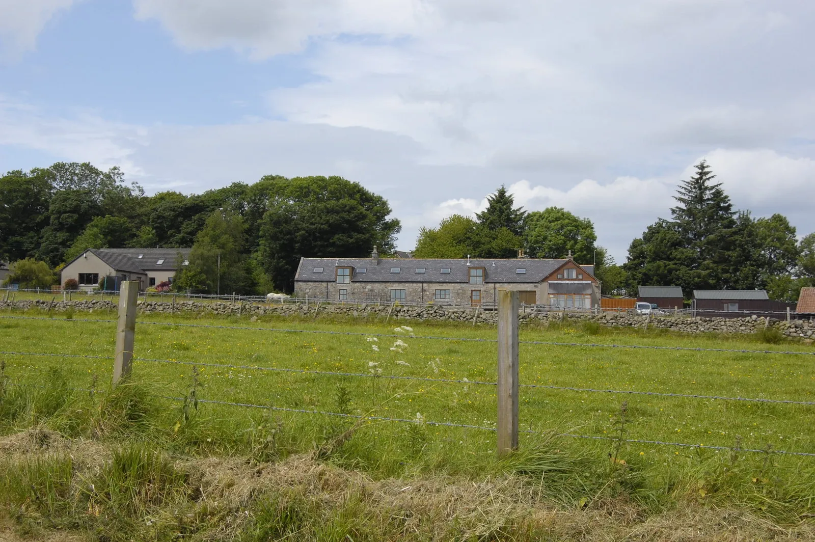 Photo showing: Converted steading