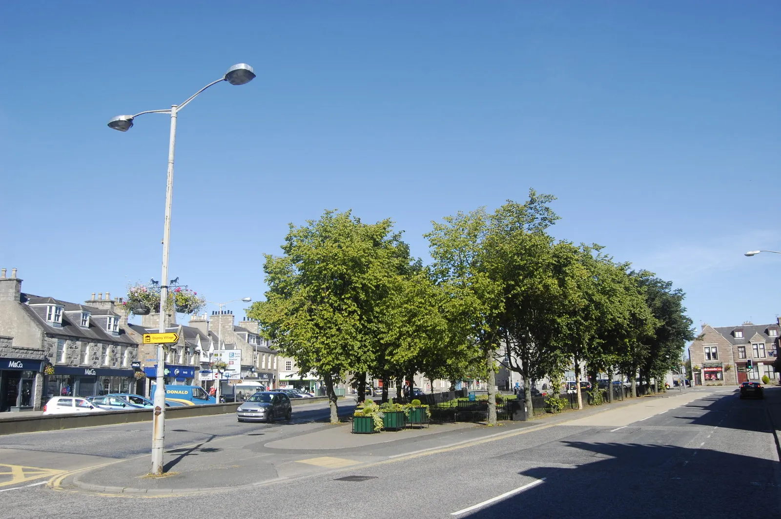 Photo showing: Memorial Garden, Market Place, Inverurie