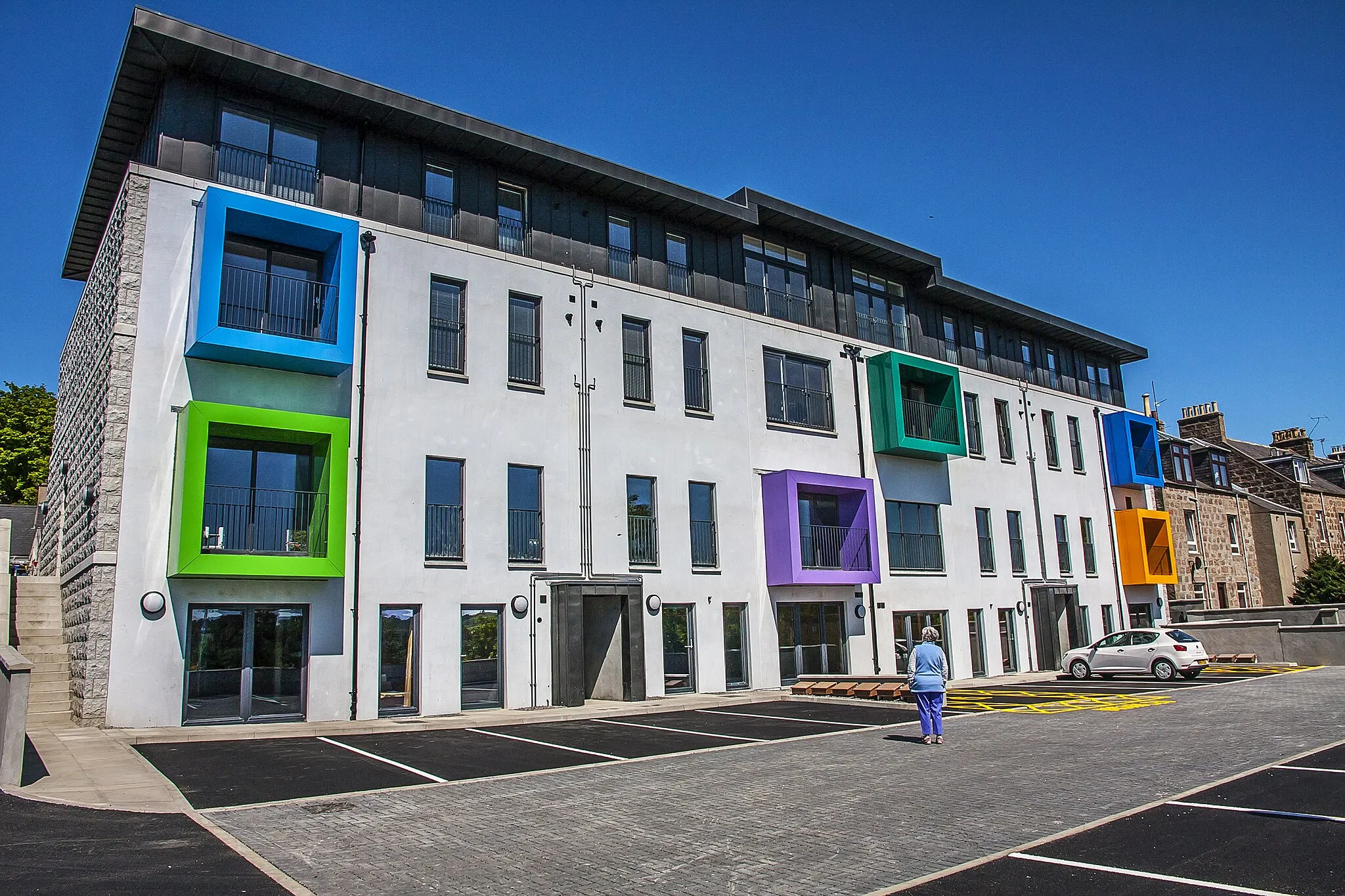 Photo showing: New built flats in Peterculter