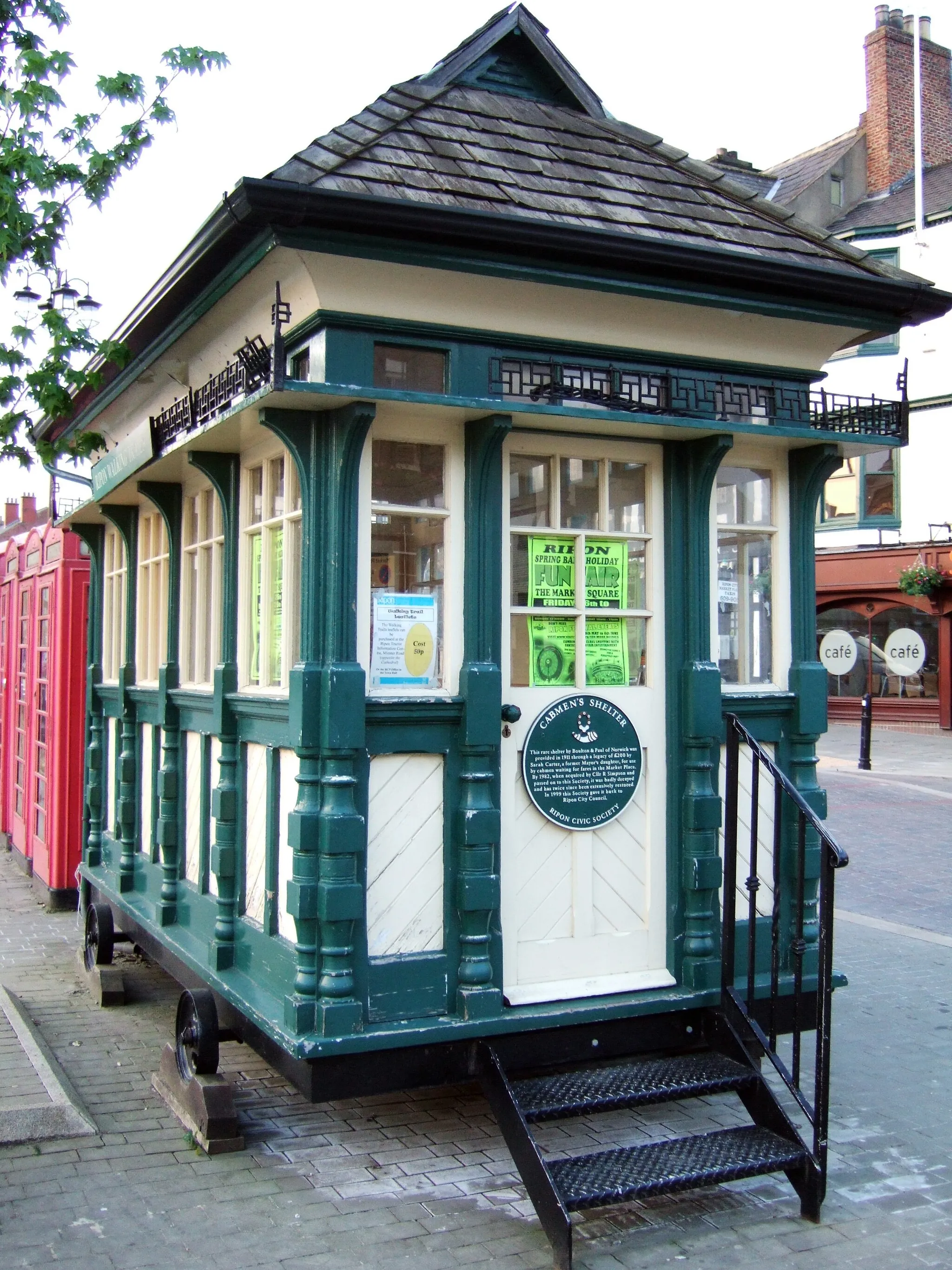 Photo showing: cabmen's shelter, Ripon