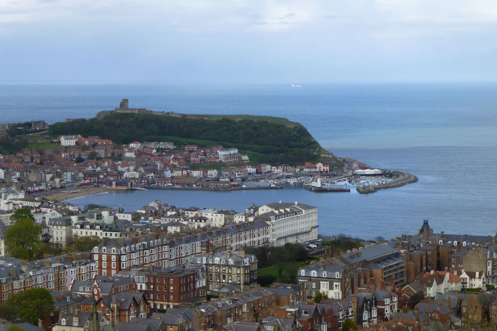 Photo showing: Scarborough Castle and Harbour