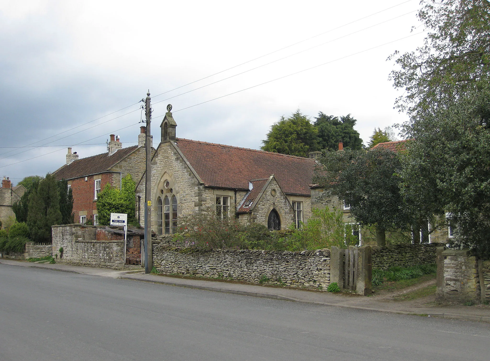 Photo showing: Old school for sale, Cropton