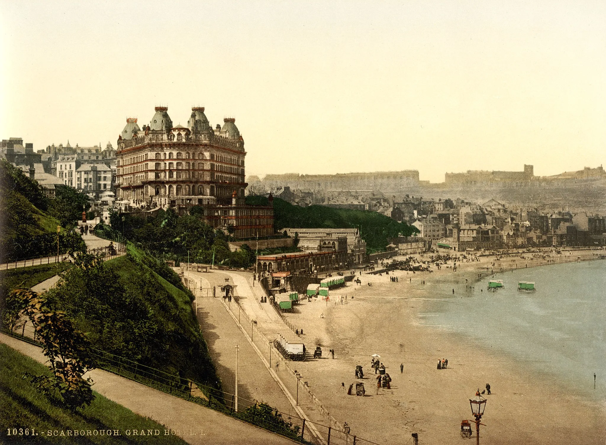 Photo showing: Grand Hotel, Scarborough, Yorkshire, England. 1 photomechanical print : photochrom, color.