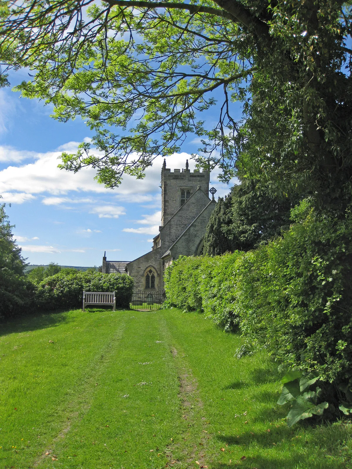 Photo showing: Approach to Stonegrave Minster