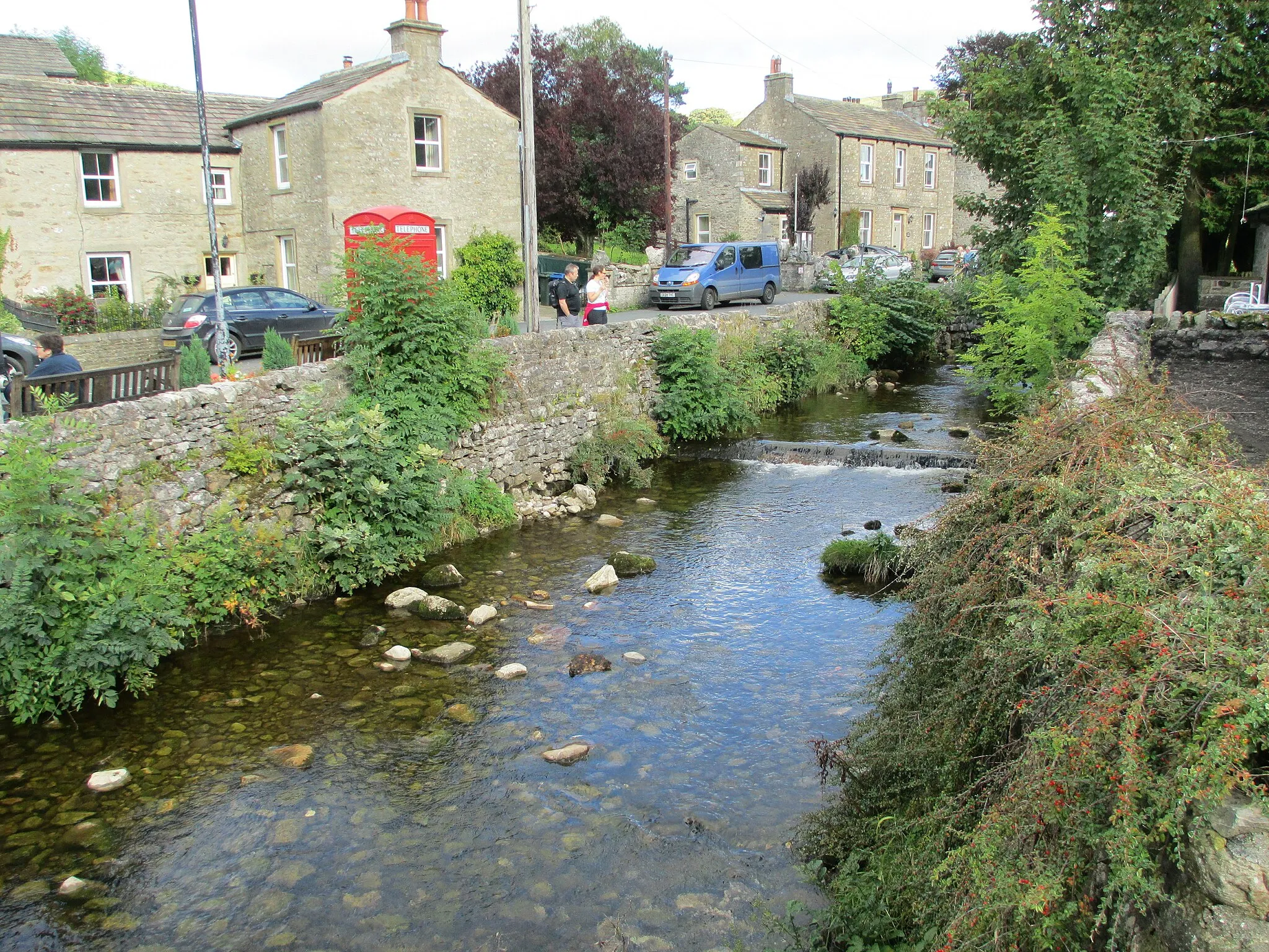 Photo showing: Beck flowing through Kettlewell