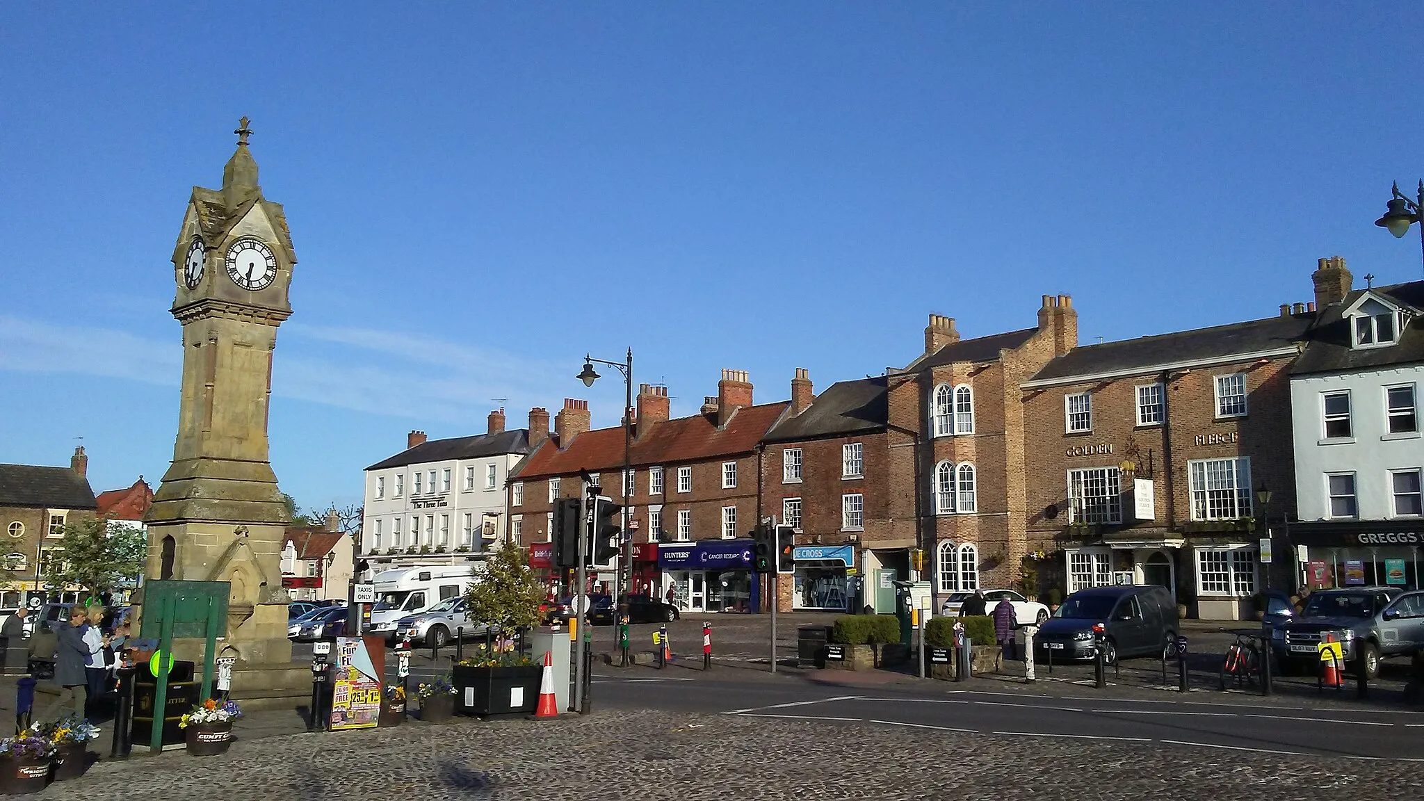 Photo showing: Thirsk - Market Place & clock tower