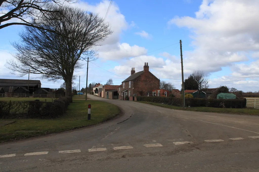Photo showing: Biggin Lane junction, Biggin The farm on the right hand side is Sycamore Farm.