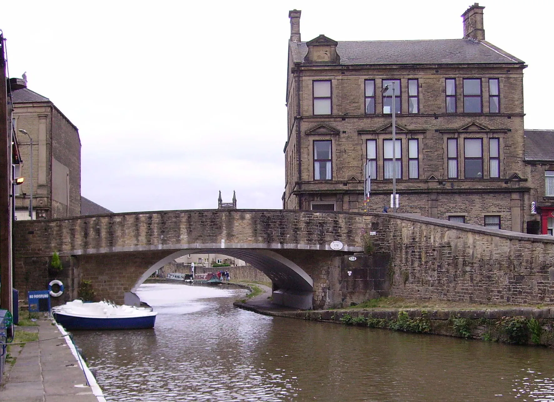 Photo showing: canal in Skipton, United Kingdom