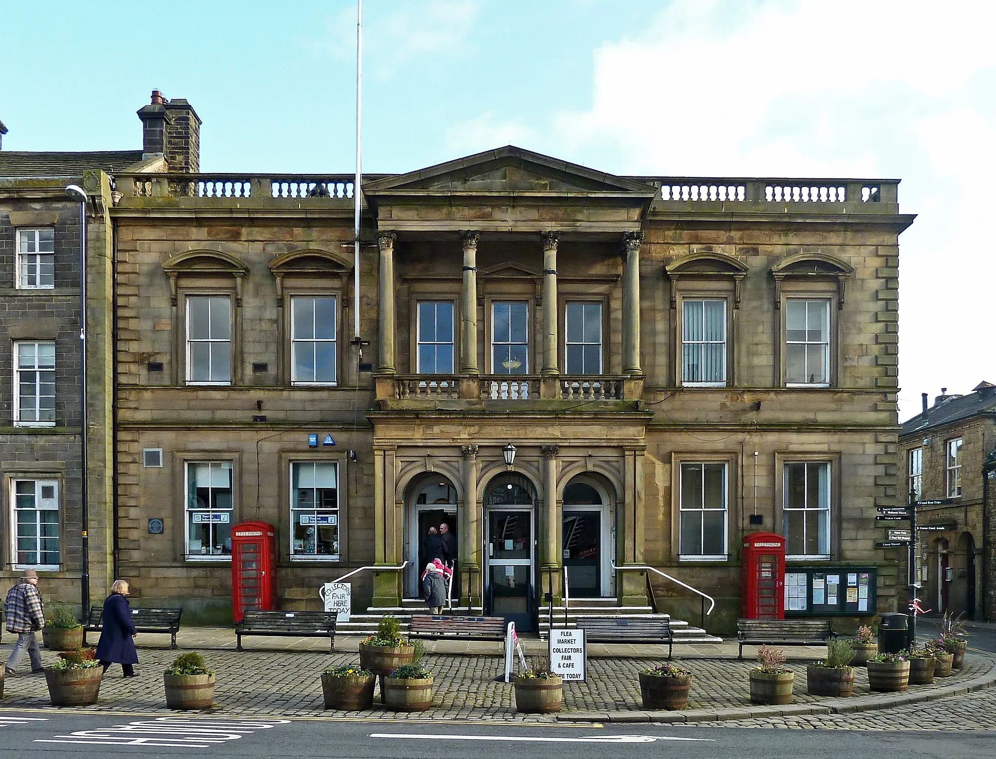 Photo showing: Skipton Town Hall