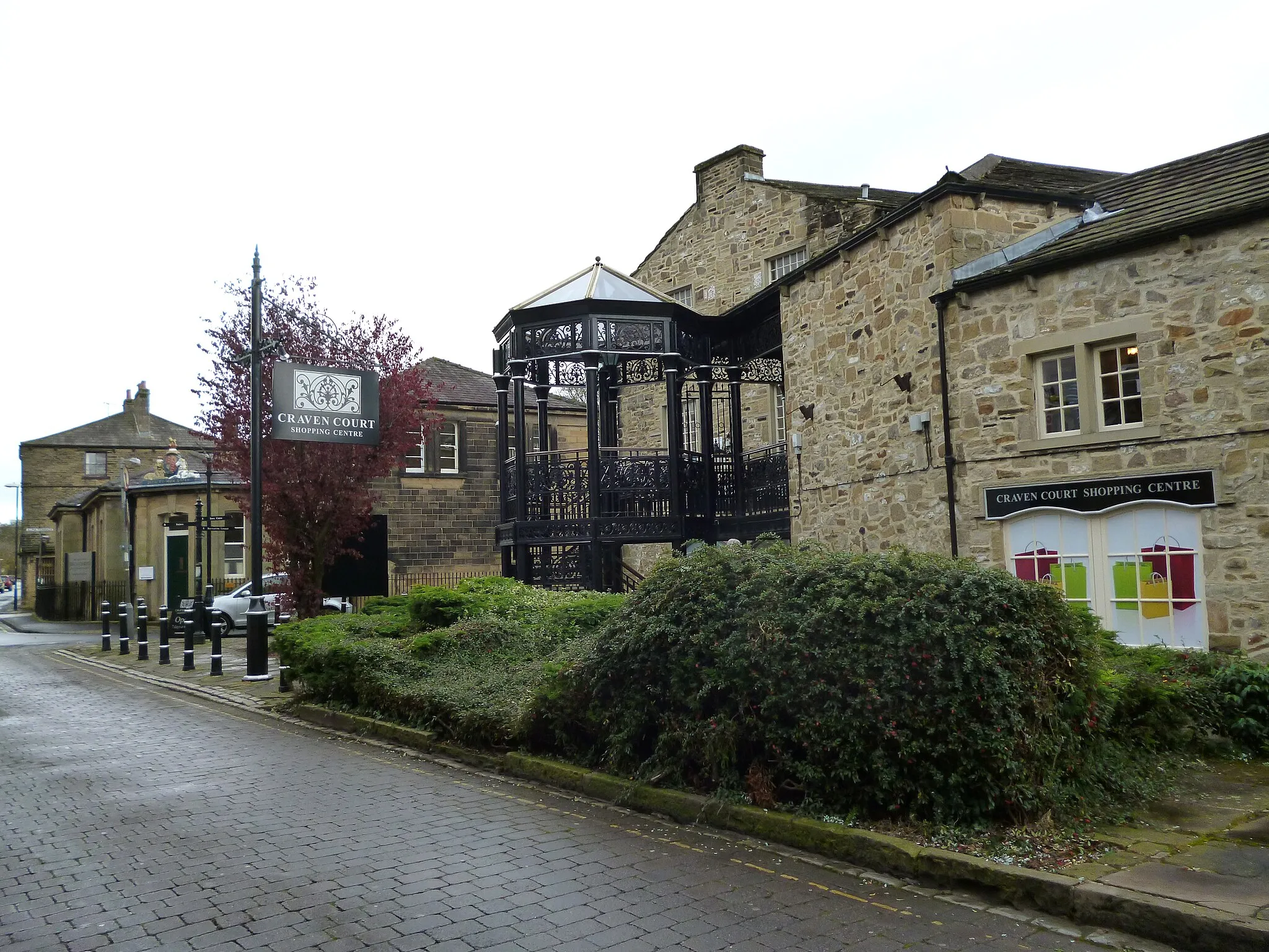 Photo showing: Skipton:  Rear entrance to Craven Court precinct