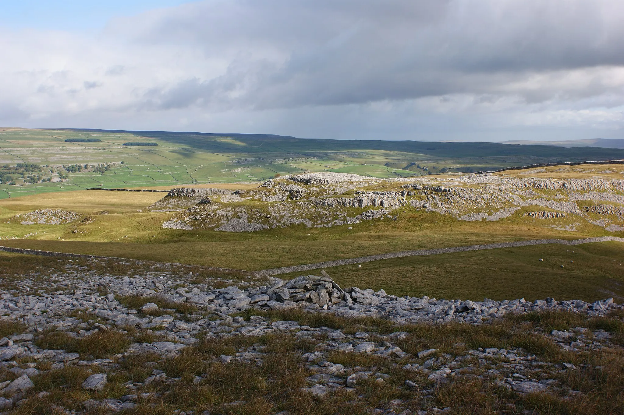 Photo showing: Above Dowkabottom looking SE