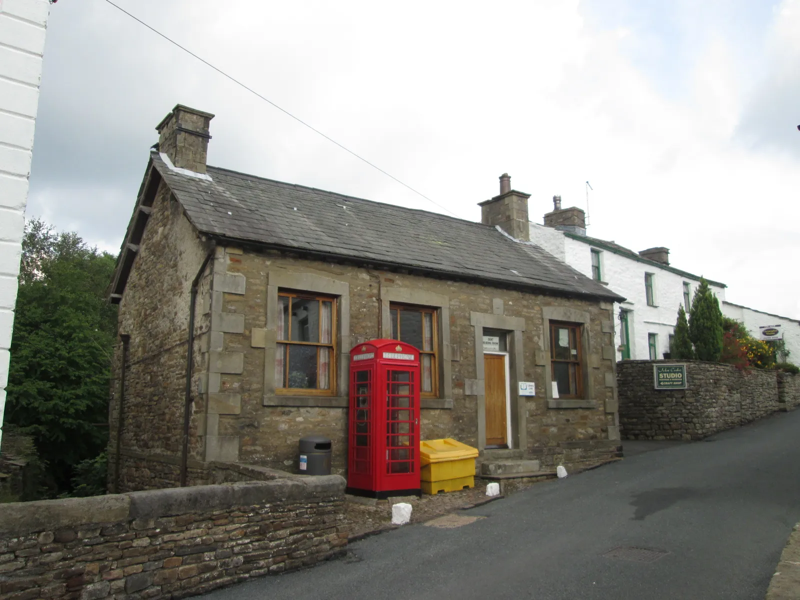 Photo showing: Photograph of Dent Reading Room and telephone kiosk