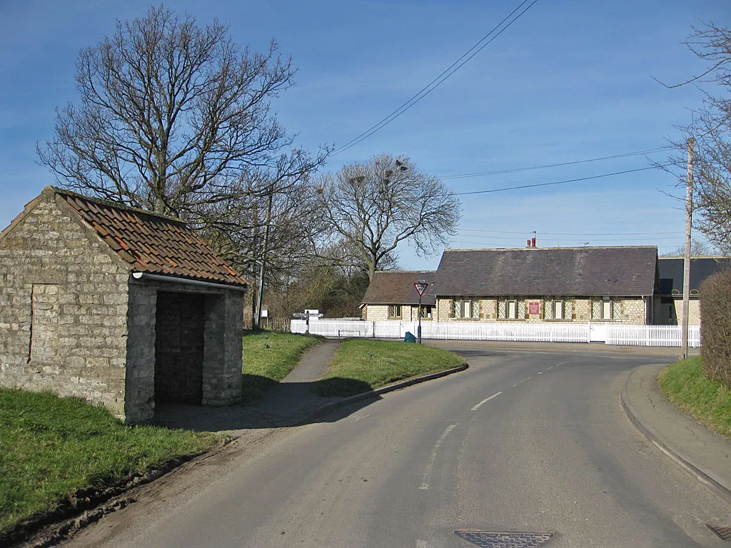 Photo showing: School and bus shelter, Settrington