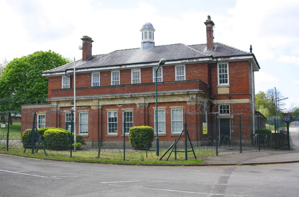 Photo showing: Building 45, Leyburn Road