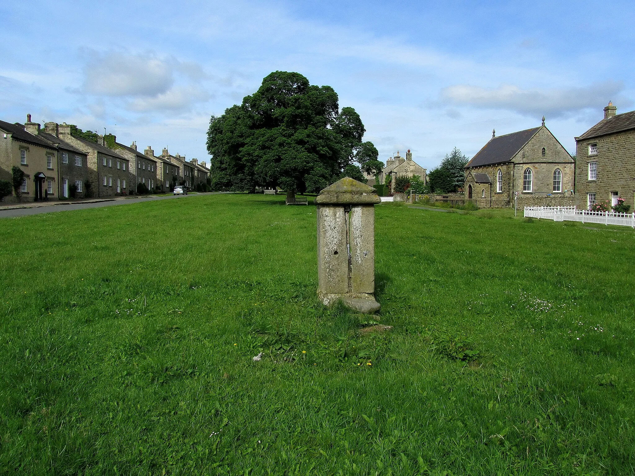 Photo showing: Village Green at East Witton