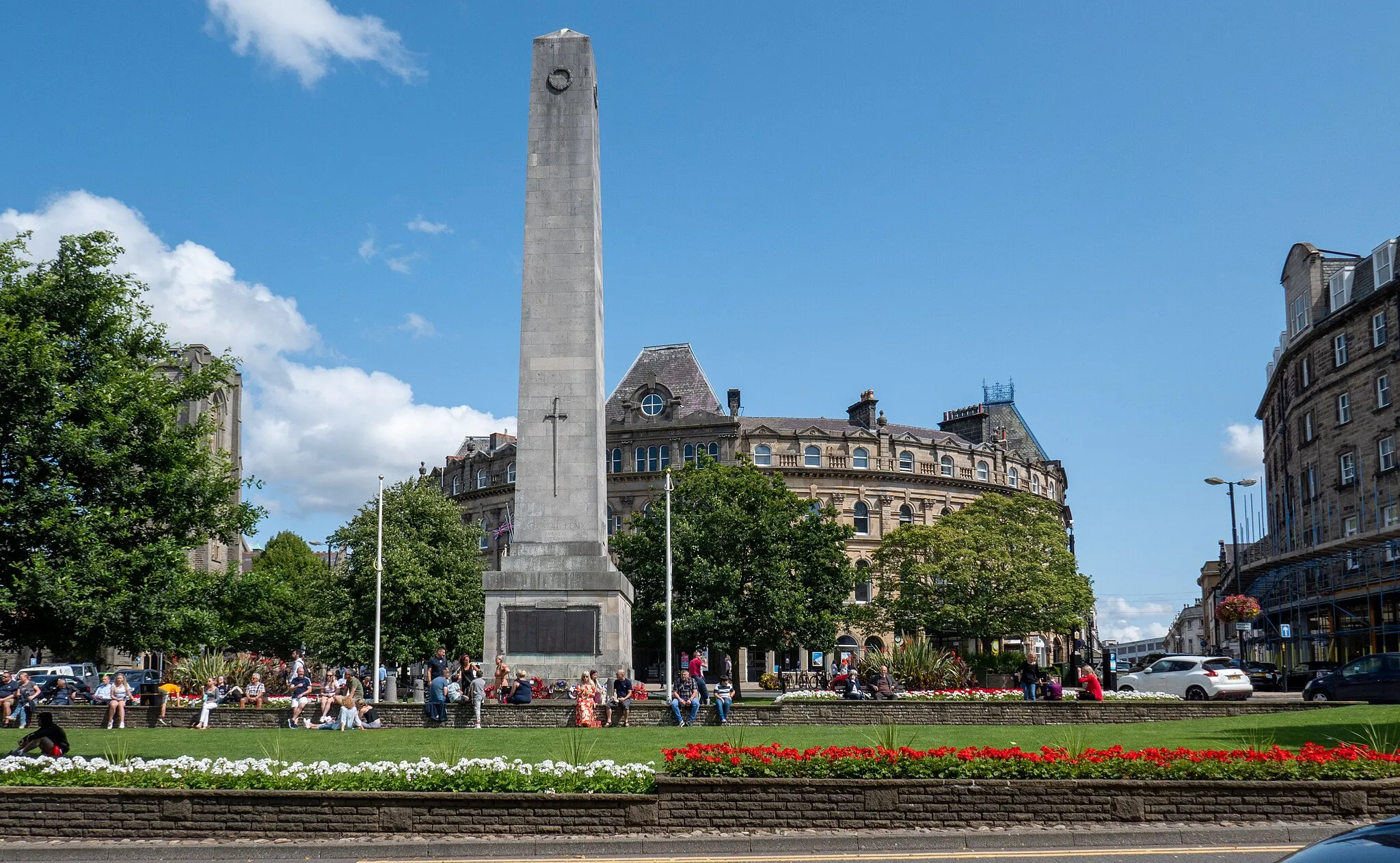 Photo showing: Harrowgate cenotaph, a war memorial to soldiers who died in the 1st and 2nd world wars,