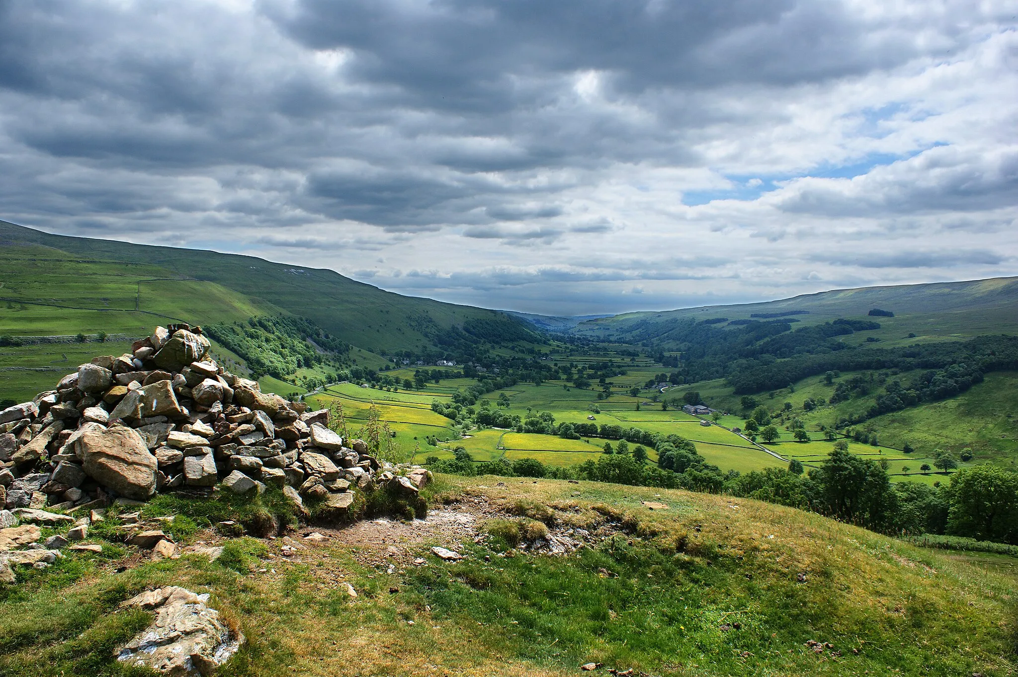 Photo showing: A cairn "offering one of the finest views in the Yorkshire Dales" - Looking South