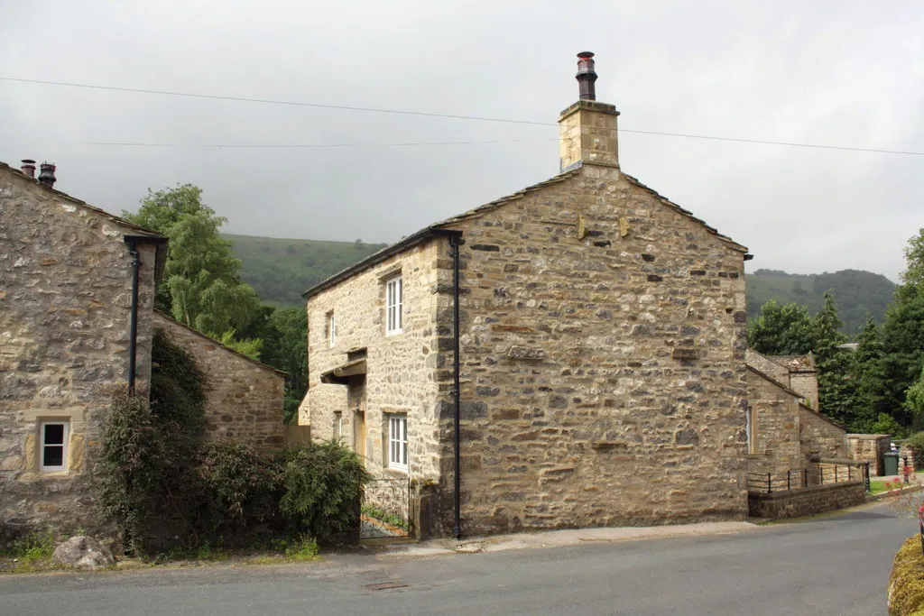 Photo showing: Cottage beside the main road through Starbotton