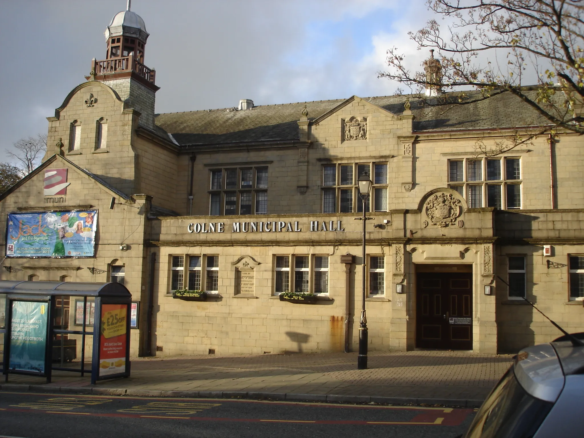 Photo showing: Municipal Hall, Colne, Lancashire, UK