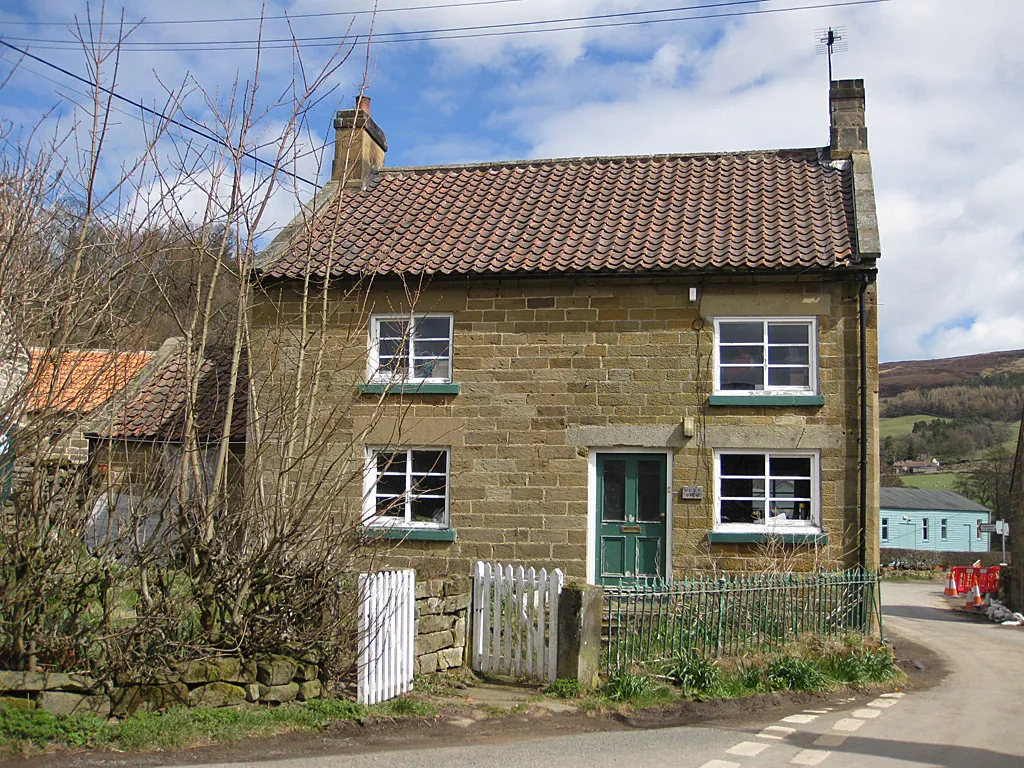 Photo showing: Stone cottage, Church Houses