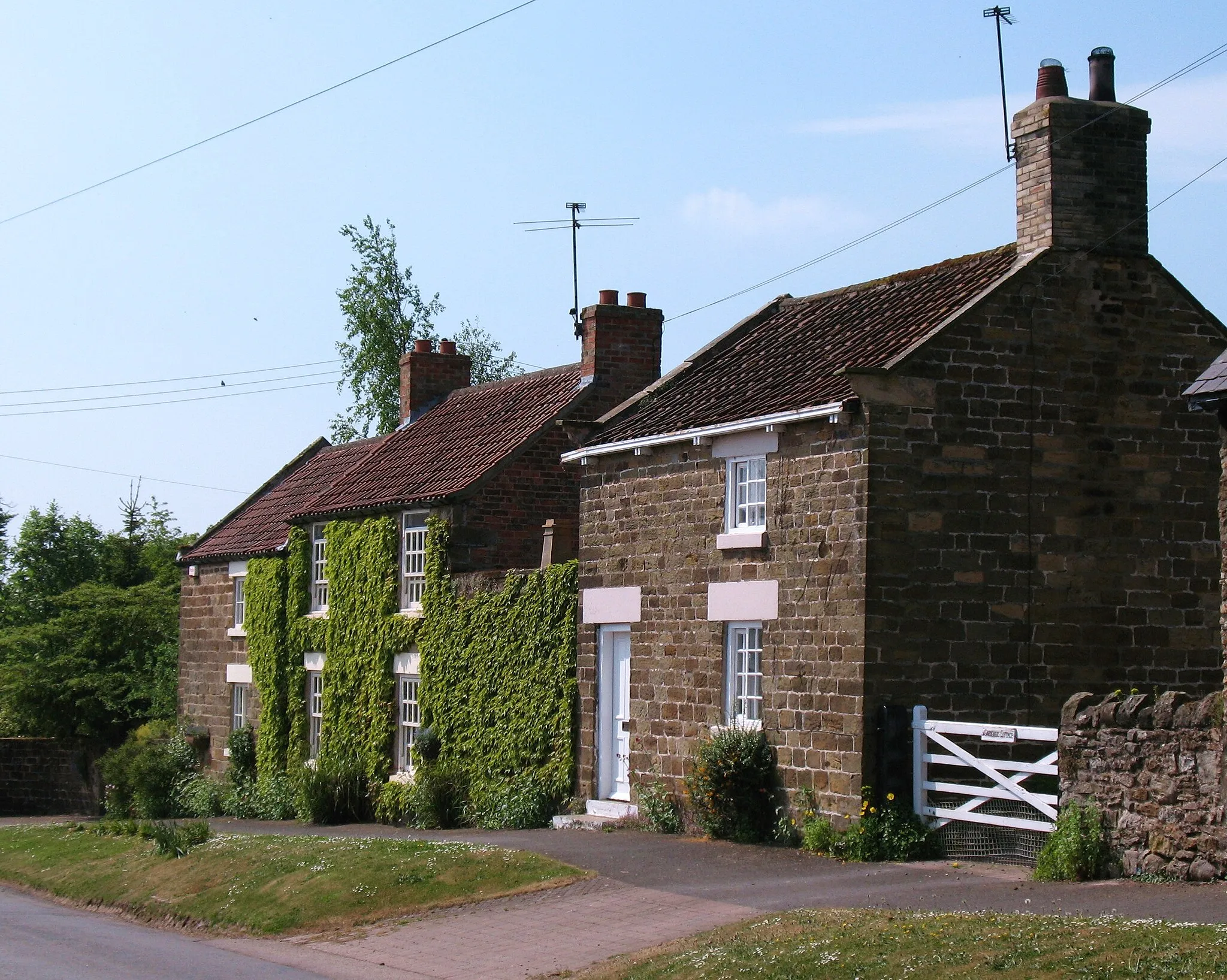 Photo showing: Cottages in Oulston
