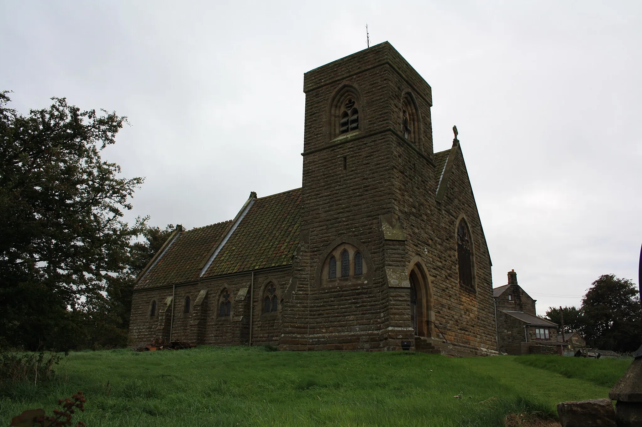 Photo showing: All Saints' parish church, Ugglebarnby, North Yorkshire, seen from the northwest