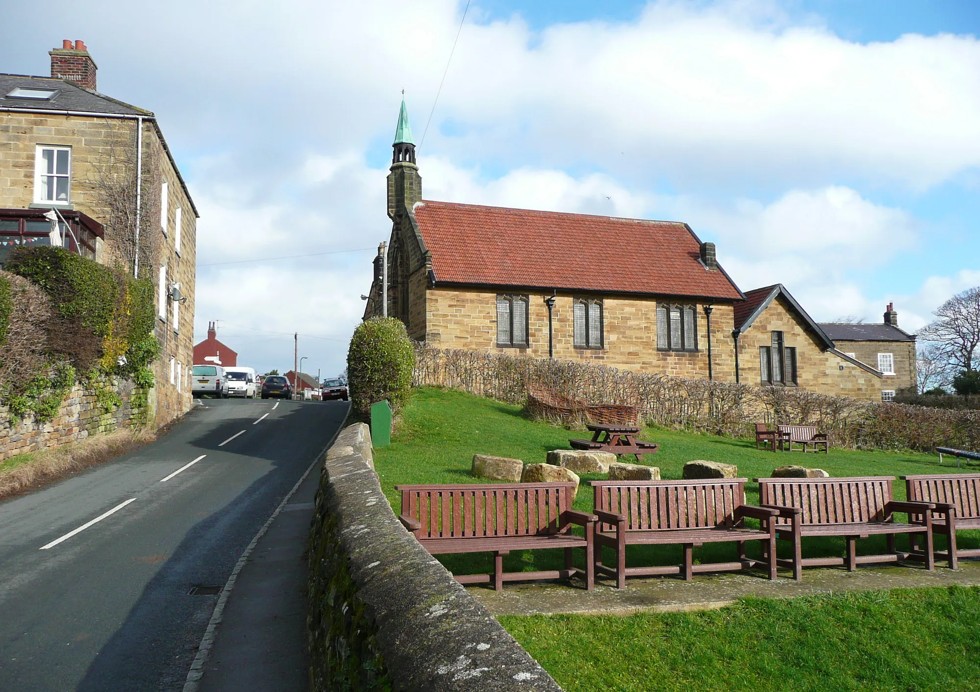 Photo showing: Thorpe Bank and the Methodist Church, Fylingthorpe