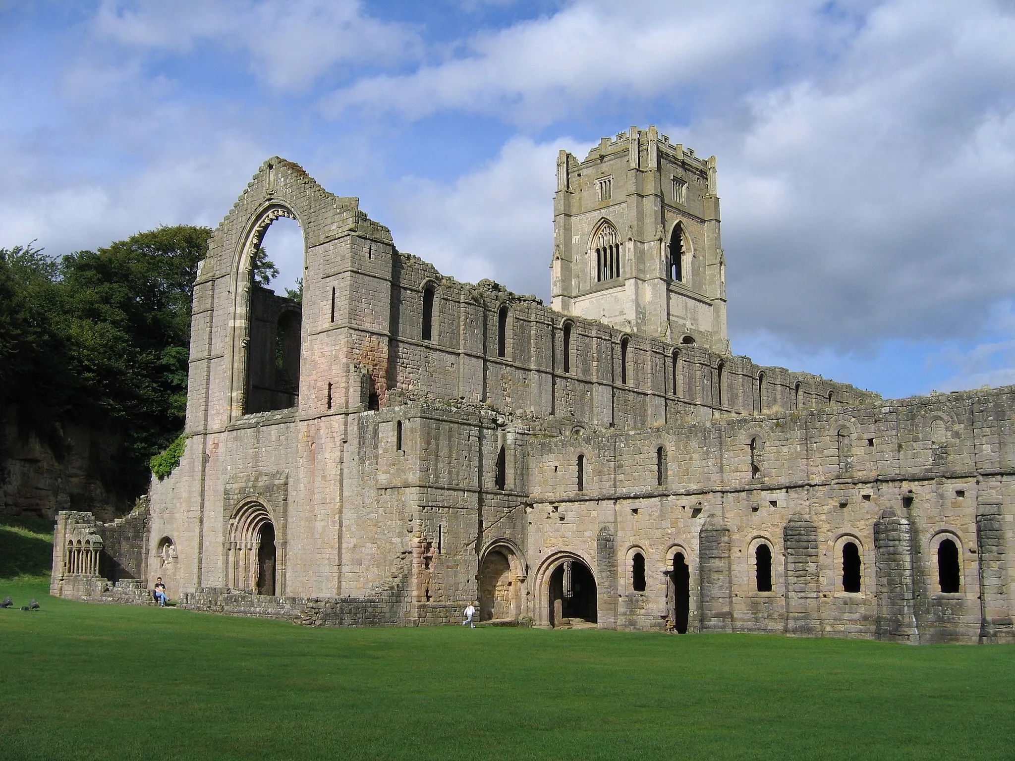 Photo showing: Fountains Abbey ruins seen from Southwest.