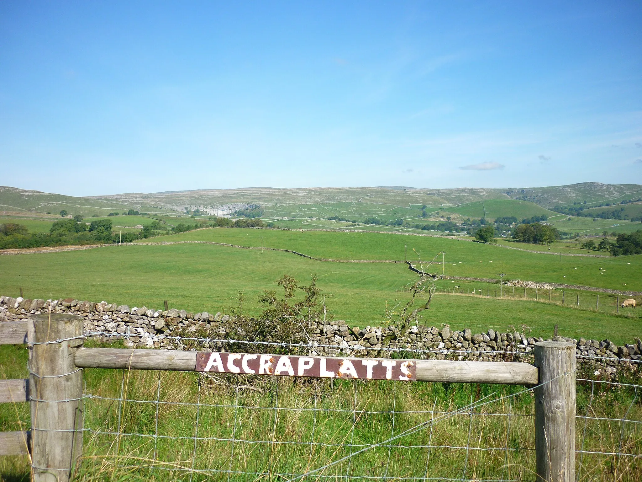 Photo showing: Accraplatts to Malhamdale