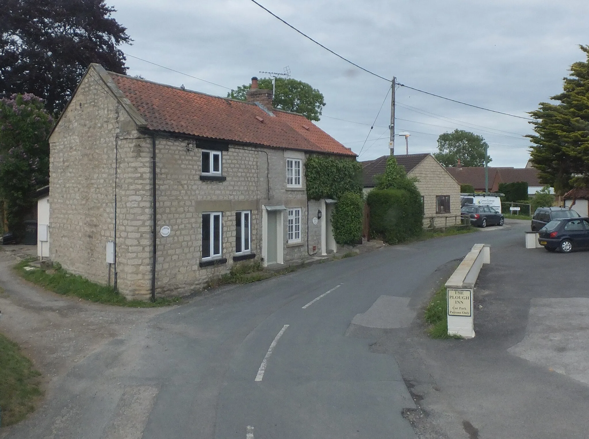 Photo showing: Corner Cottage, Wombleton