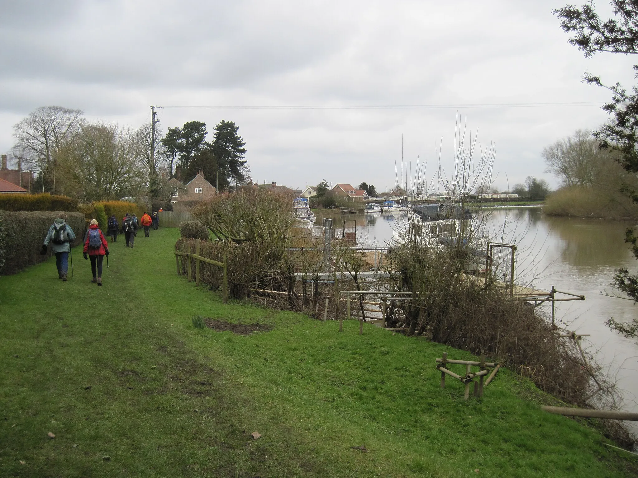 Photo showing: Riverside  Footpath  Acaster  Malbis