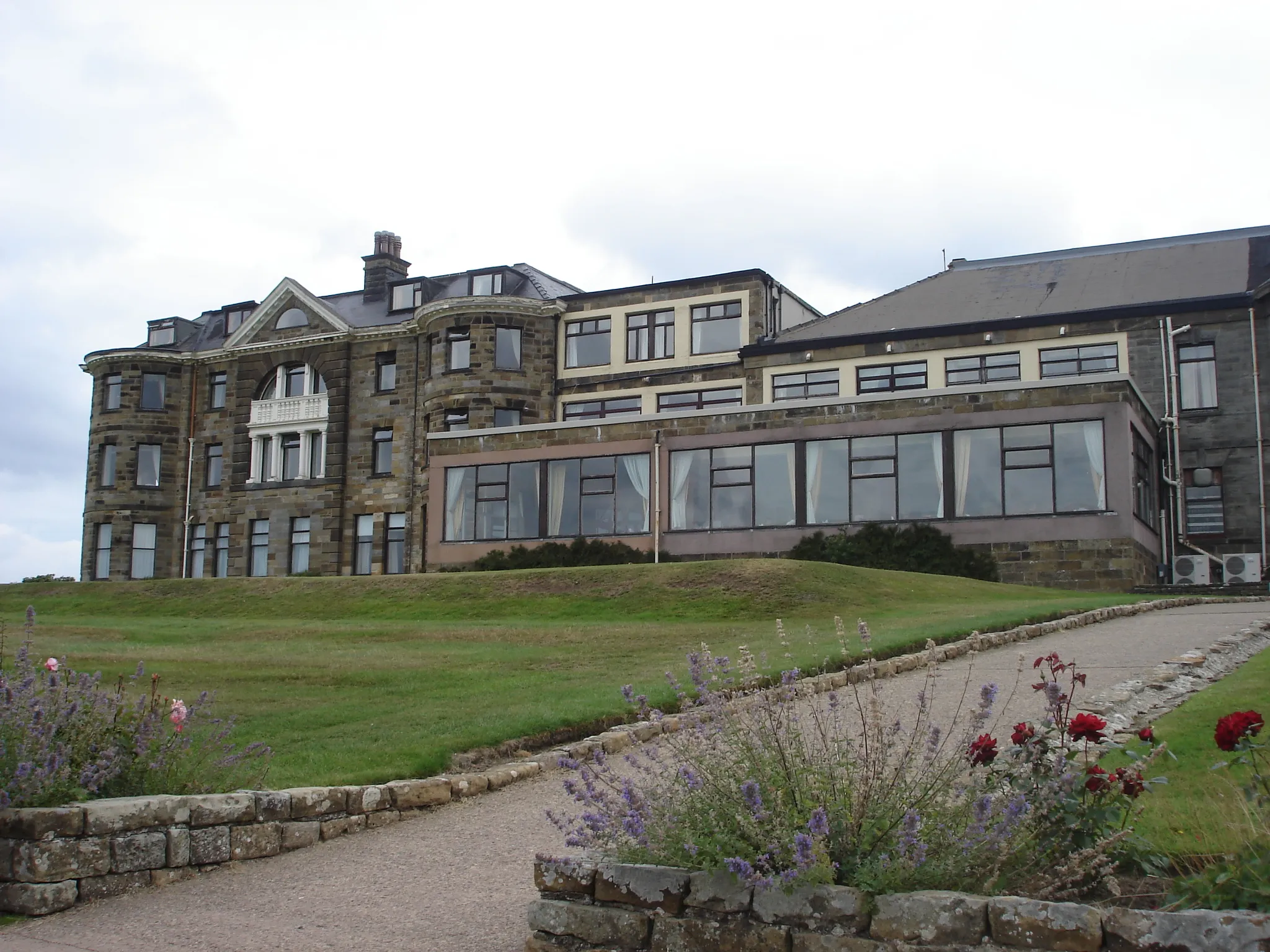 Photo showing: Raven Hall Hotel in Ravenscar, North Yorkshire