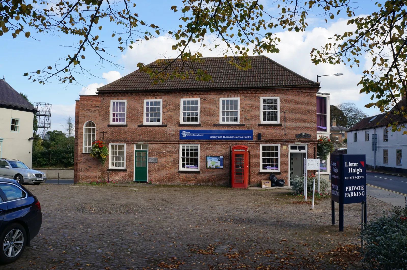 Photo showing: The Library, High Street, Broughbridge