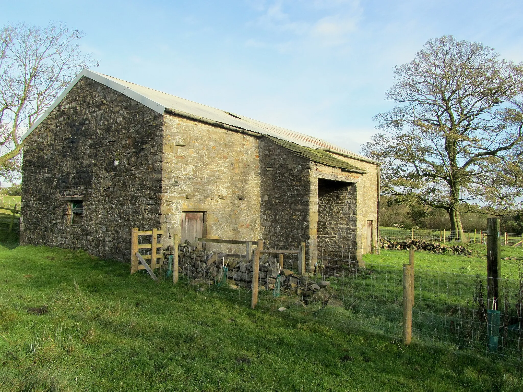 Photo showing: Bank Close Laithe