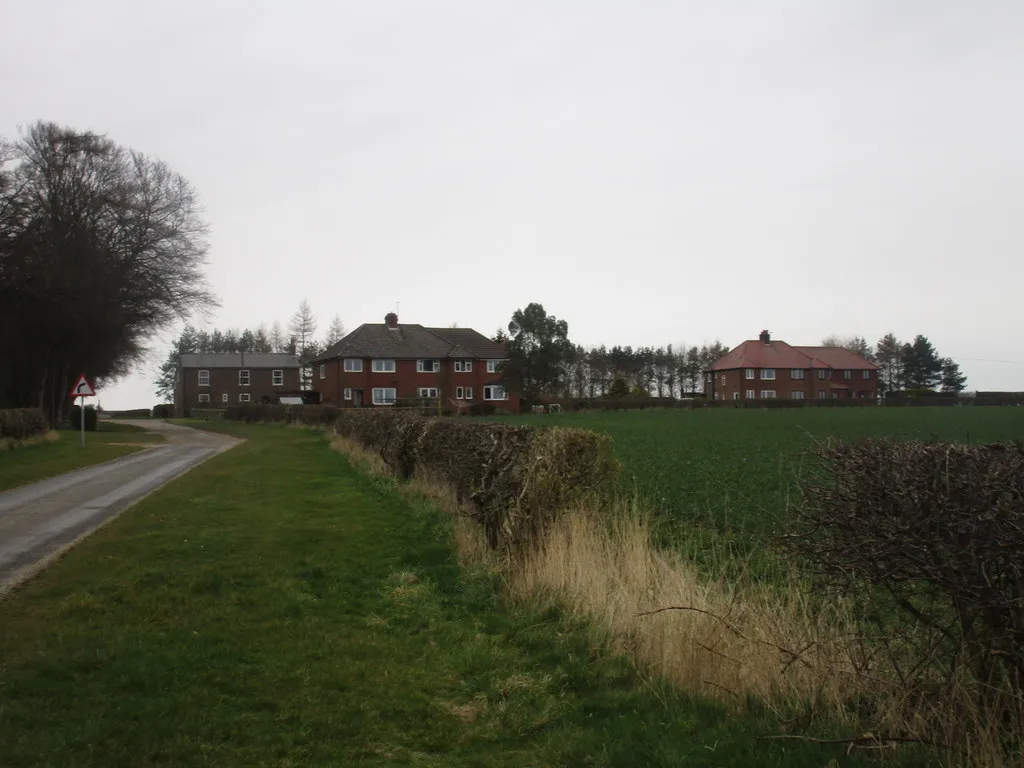 Photo showing: Cottages at Cottam Warren Farm