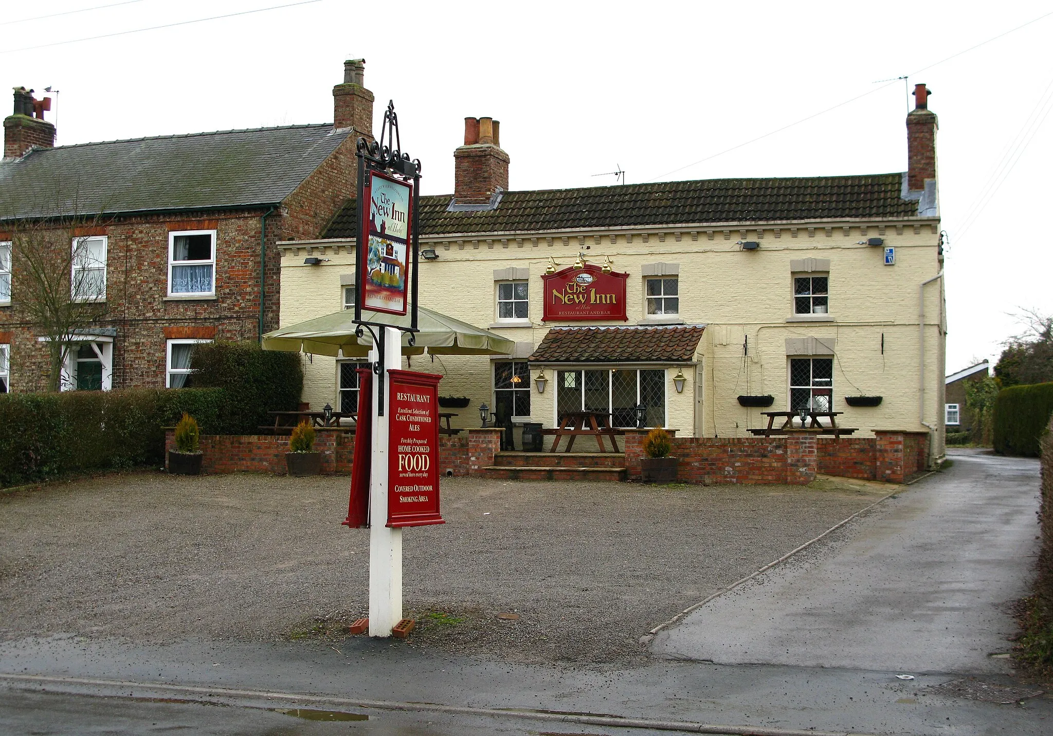 Photo showing: The New Inn, Huby Described as a traditional country inn with oak beams, open fires and a wealth of history.