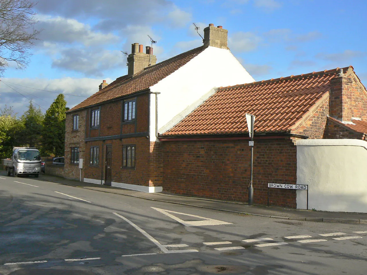 Photo showing: House on Brown Cow Road