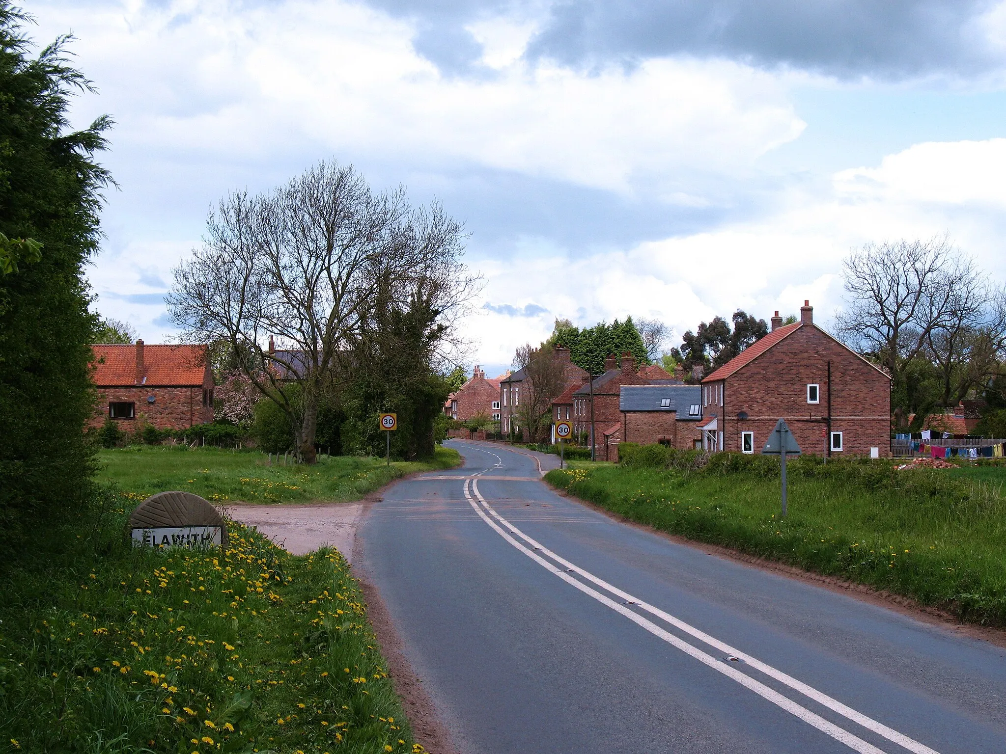 Photo showing: Flawith - south end