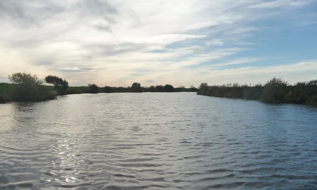 Photo showing: A small bend on the River Aire