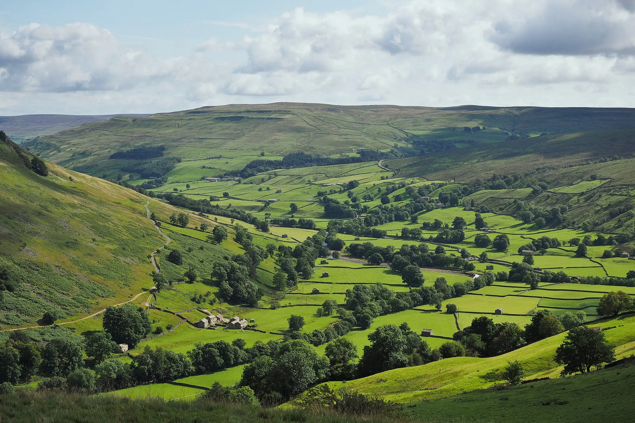 Photo showing: View into Swaledale (to the south-east) from the Pennine Way along Kisdon hill