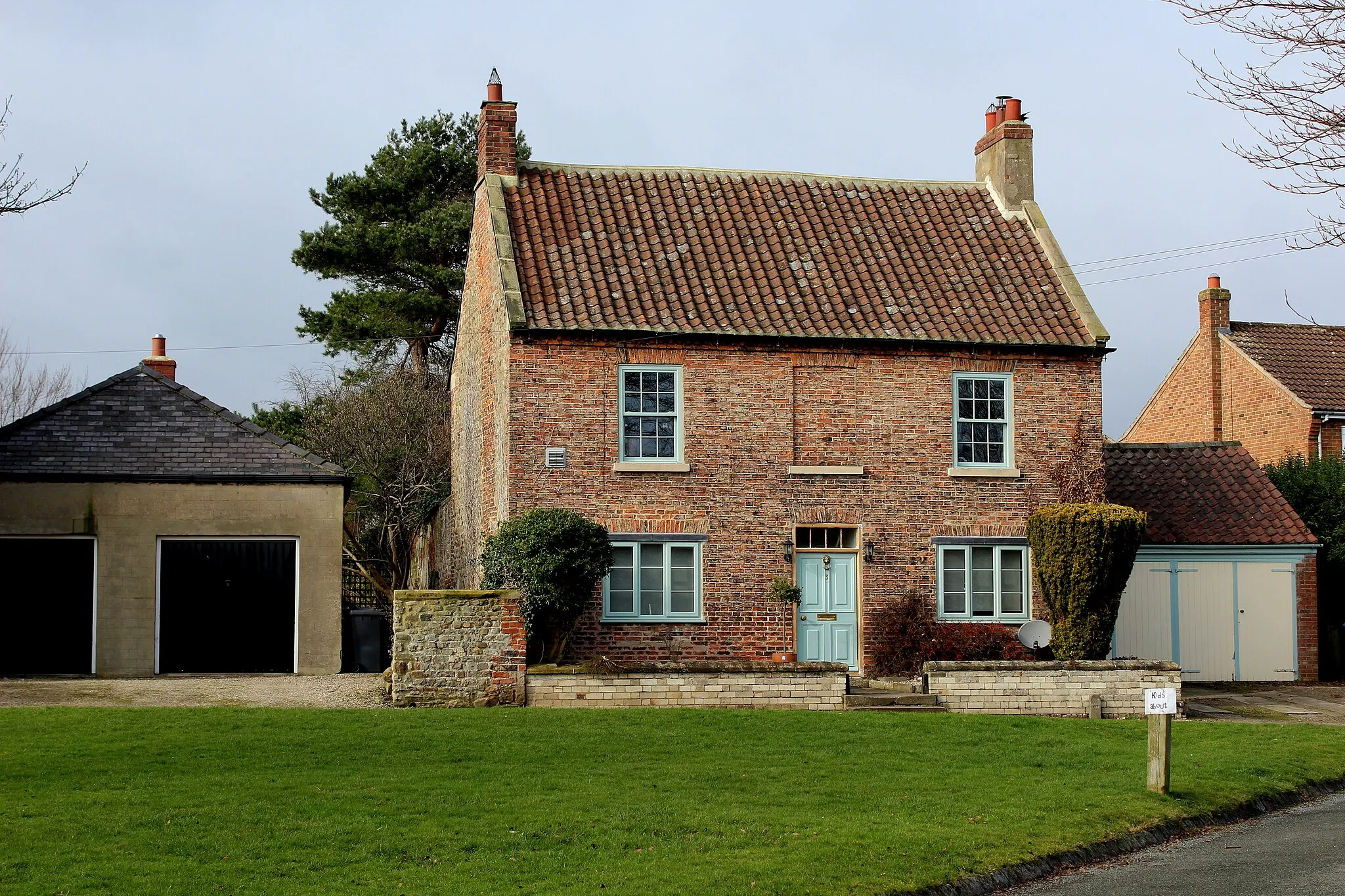 Photo showing: House on The Green, Kirkby Fleetham