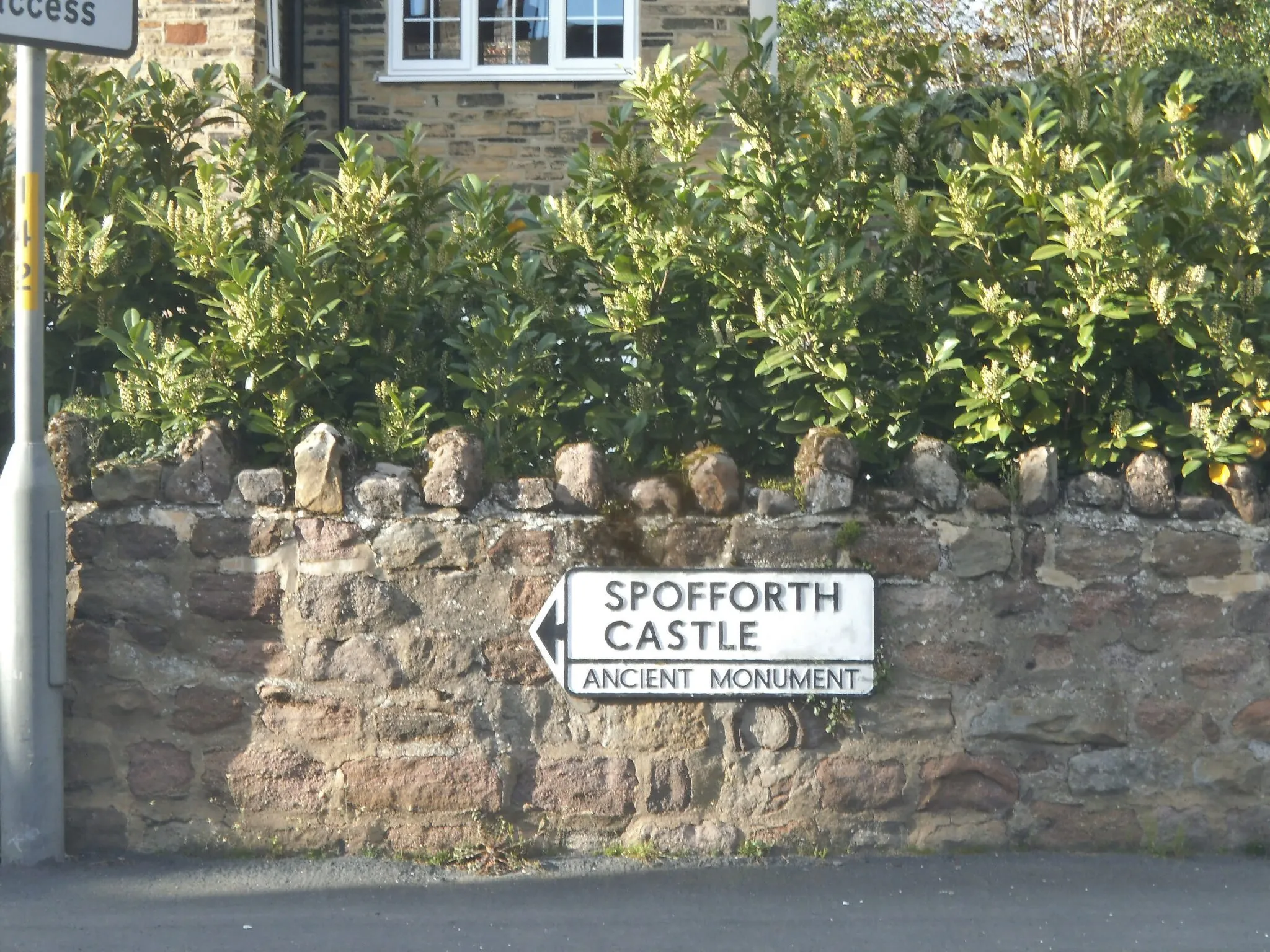 Photo showing: Ancient Monument sign for Spofforth Castle