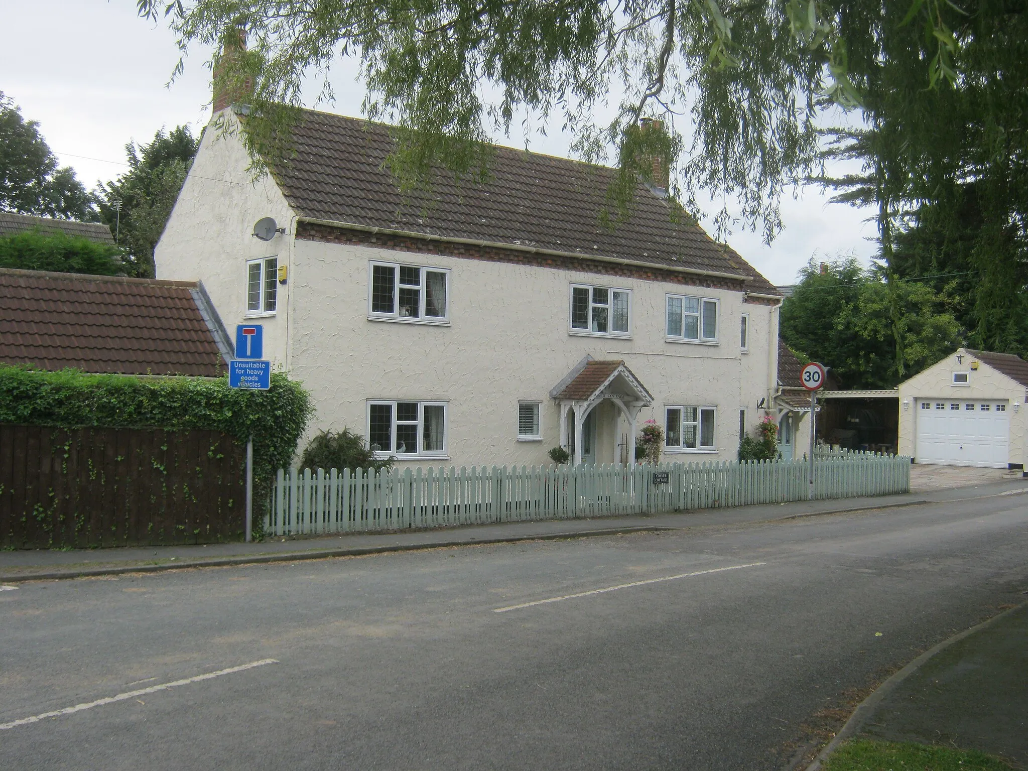 Photo showing: Corner Cottage in Village Road, Low Worsall