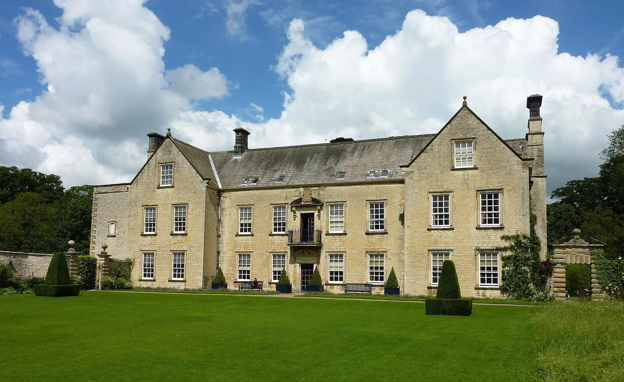 Photo showing: South Facade of Nunnington Hall